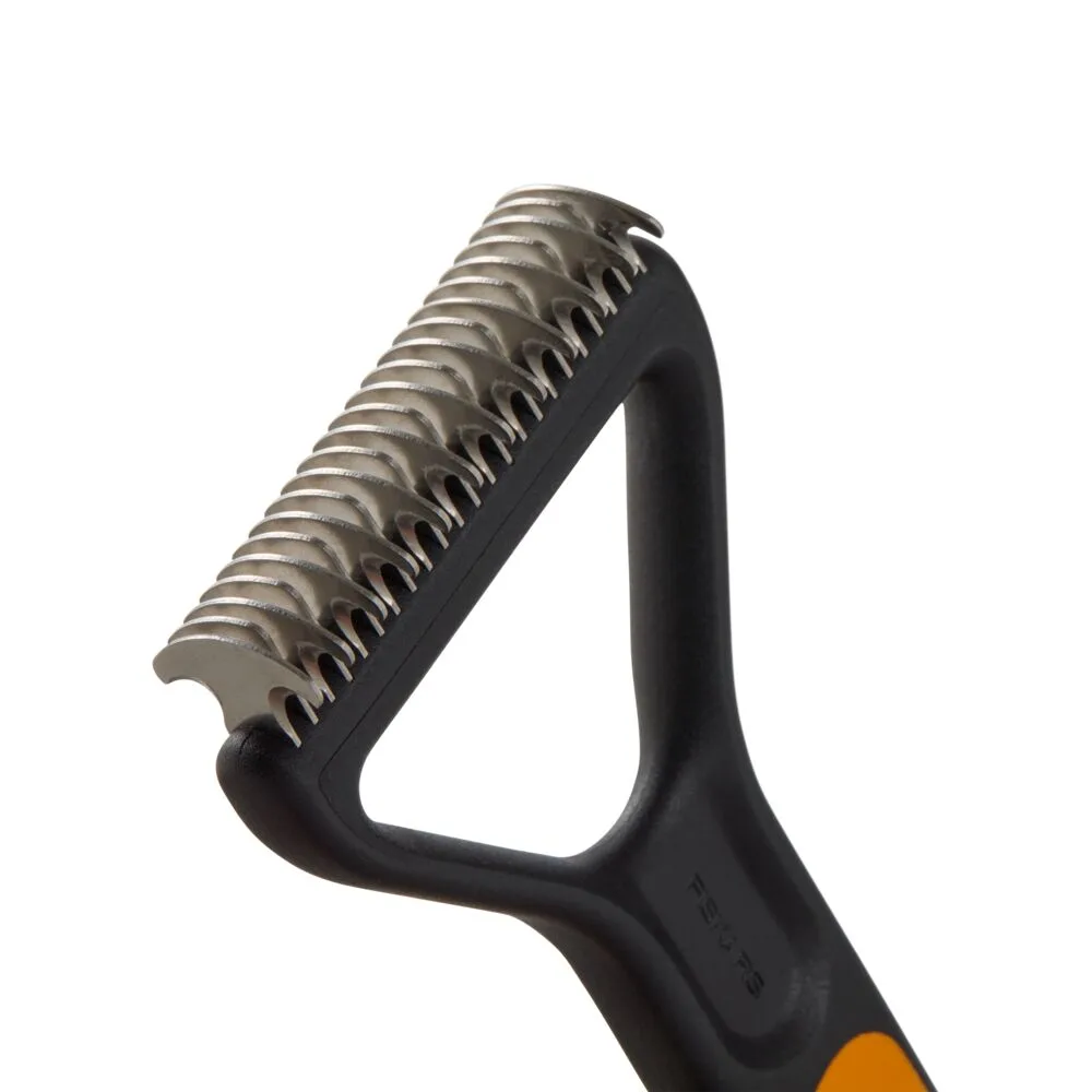 Square Medium-364540_Fiskars_Pet Care_Dematting Rake_Teeth Detail 2 Square Medium 364540 Fiskars Pet Care Dematting Rake Teeth Detail 2