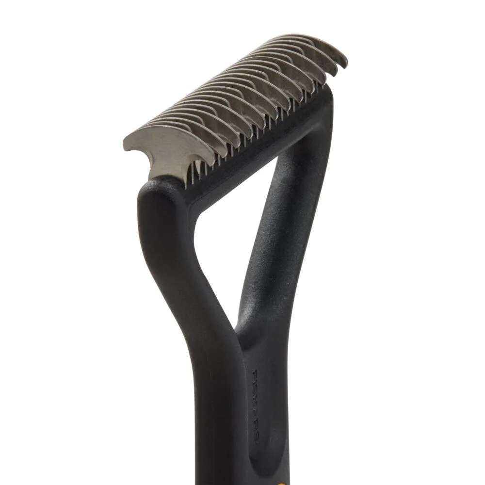 Square Medium-364540_Fiskars_Pet Care_Dematting Rake_Teeth Detail Square Medium 364540 Fiskars Pet Care Dematting Rake Teeth Detail